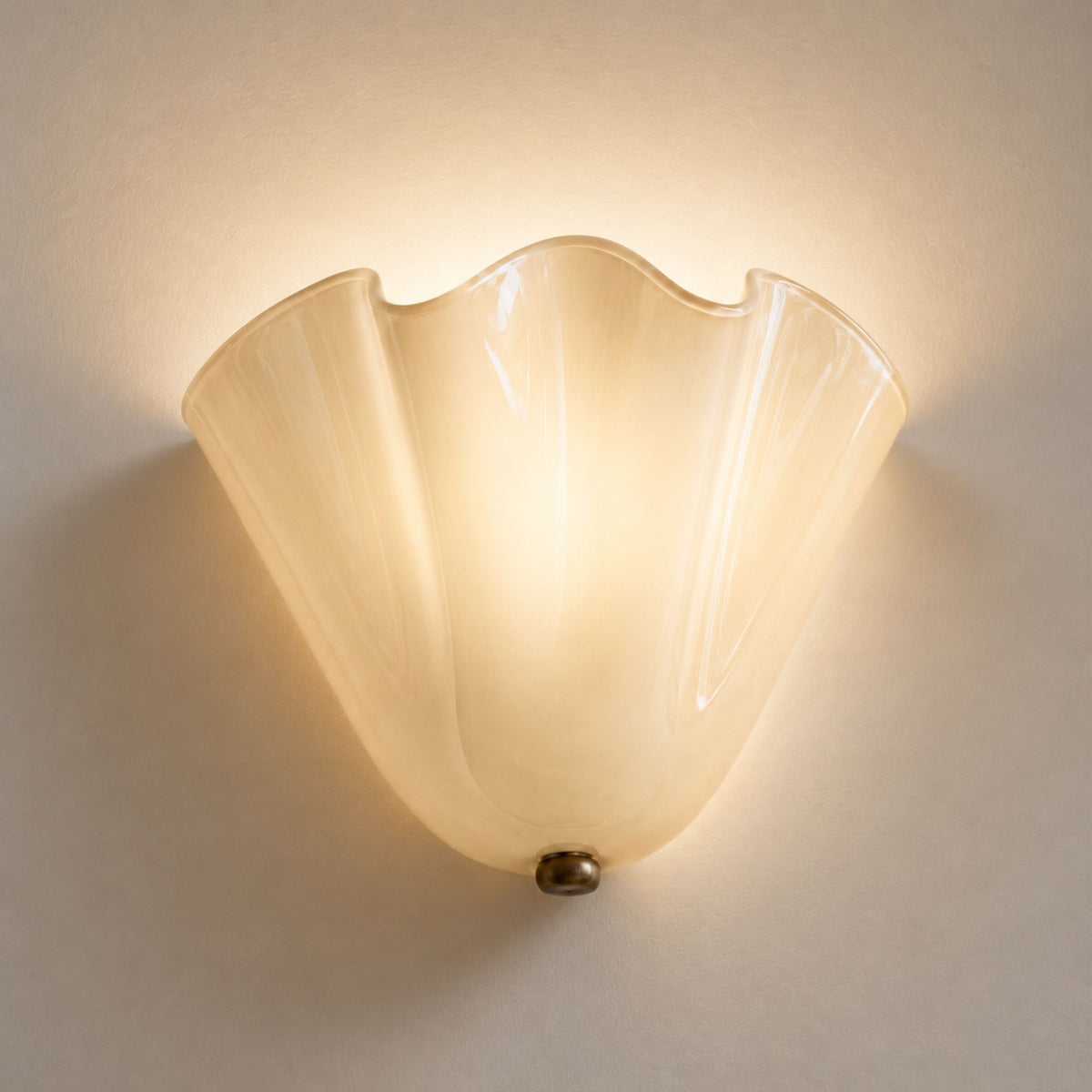 LuminaraShell | Elegant Vintage Stained Glass Wall Sconce Light