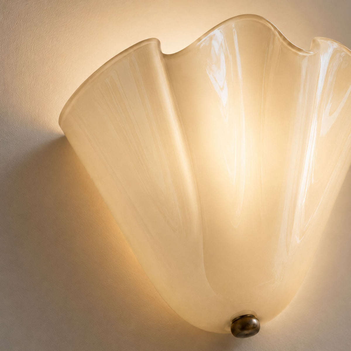 LuminaraShell | Elegant Vintage Stained Glass Wall Sconce Light