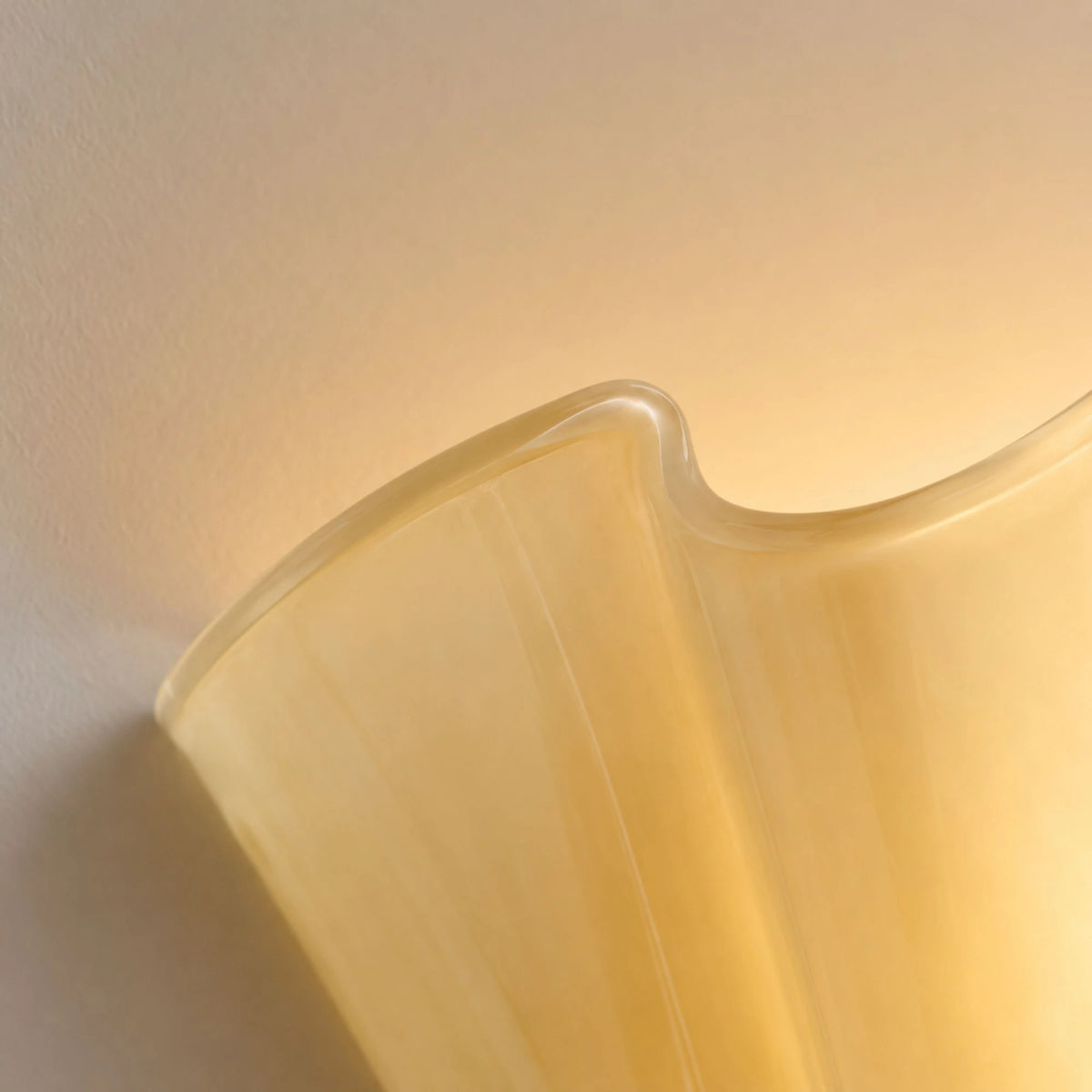 LuminaraShell | Elegant Vintage Stained Glass Wall Sconce Light