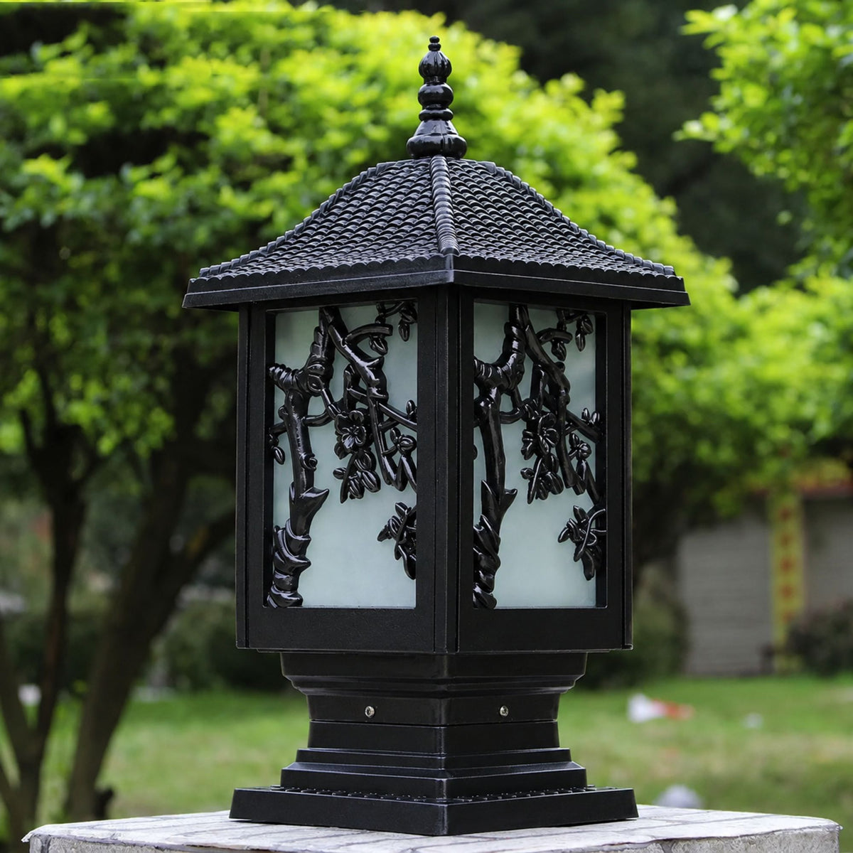 IsliLight | Elegant Floral Metal Outdoor Wall Lantern for Garden Pathways