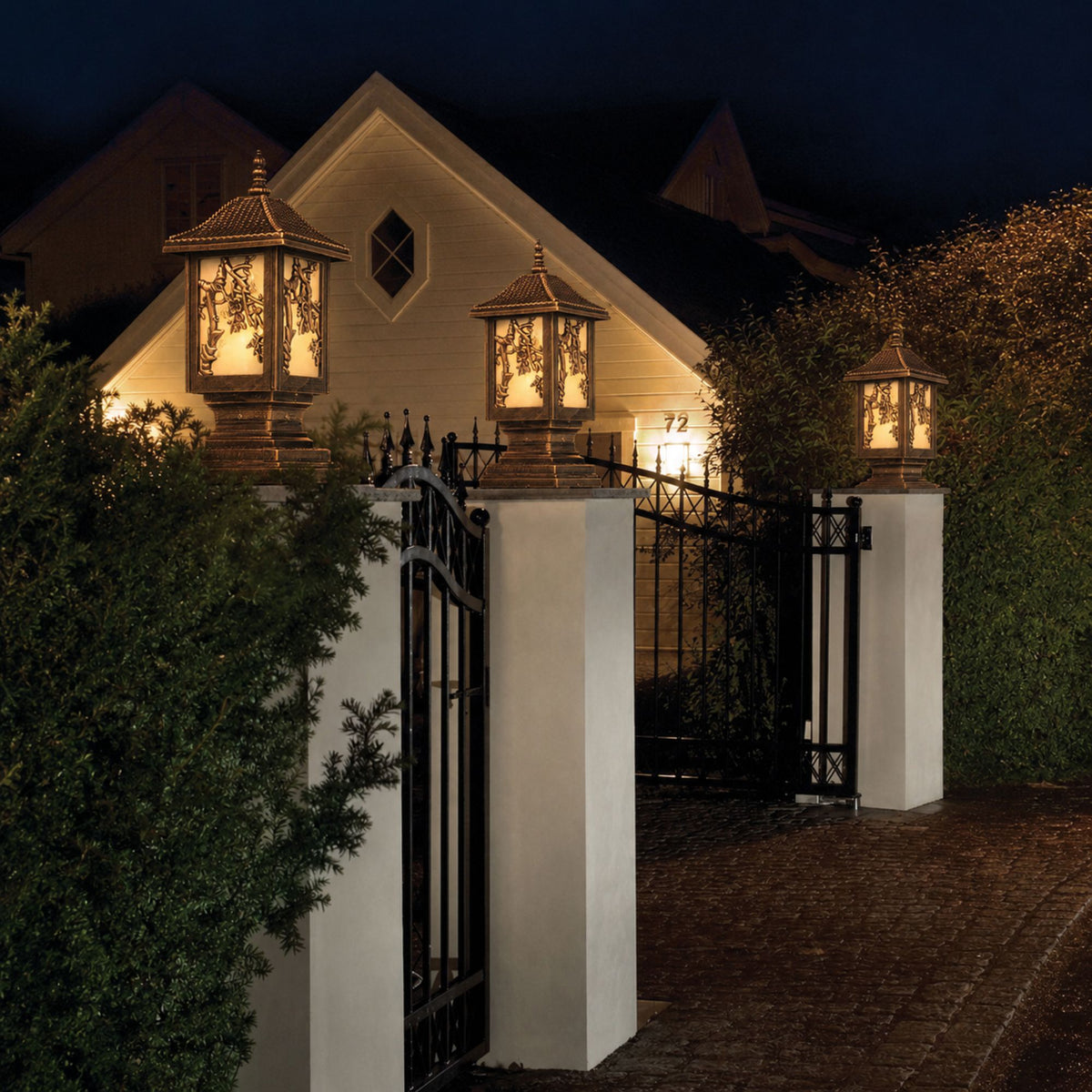 IsliLight | Elegant Floral Metal Outdoor Wall Lantern for Garden Pathways