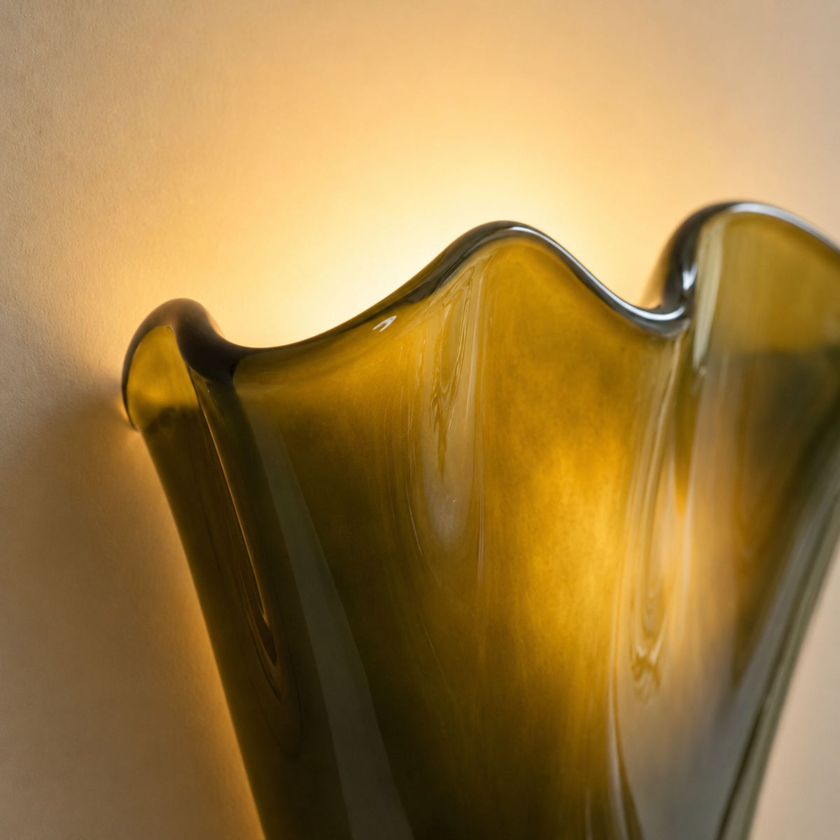 LuminaraShell | Elegant Vintage Stained Glass Wall Sconce Light