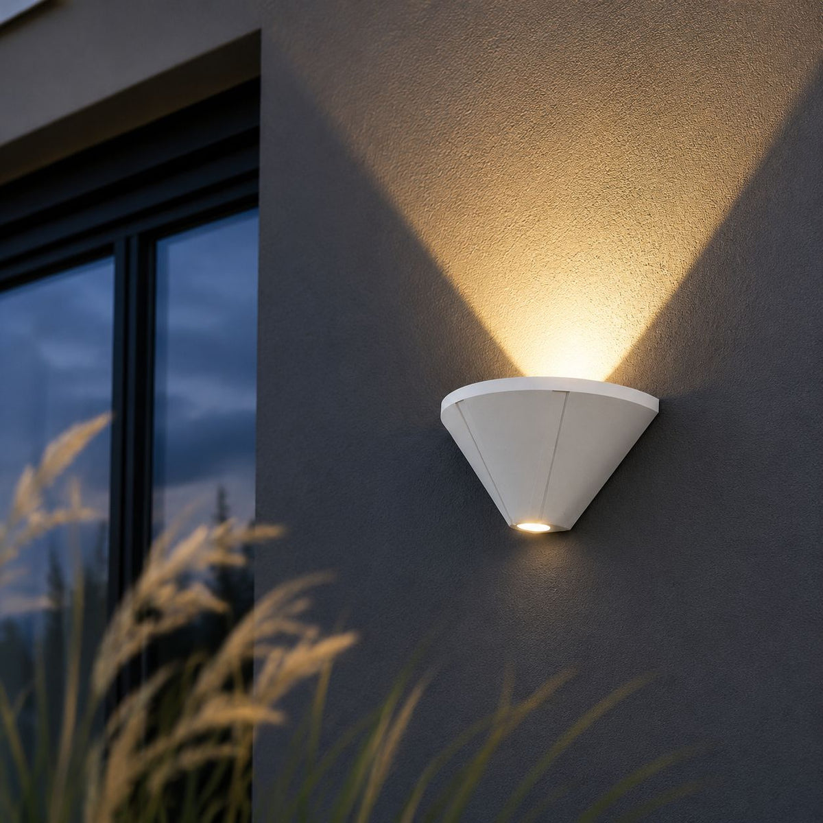 Luminara | Modern Stylish Metal Outdoor Wall Sconce for Elegant Illumination