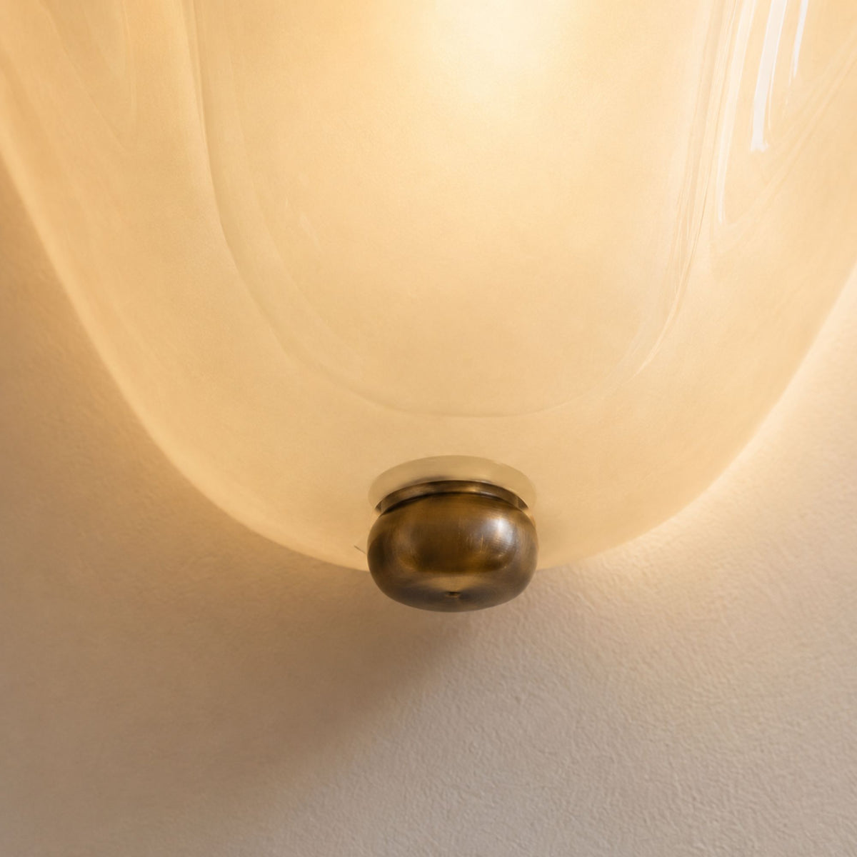 LuminaraShell | Elegant Vintage Stained Glass Wall Sconce Light