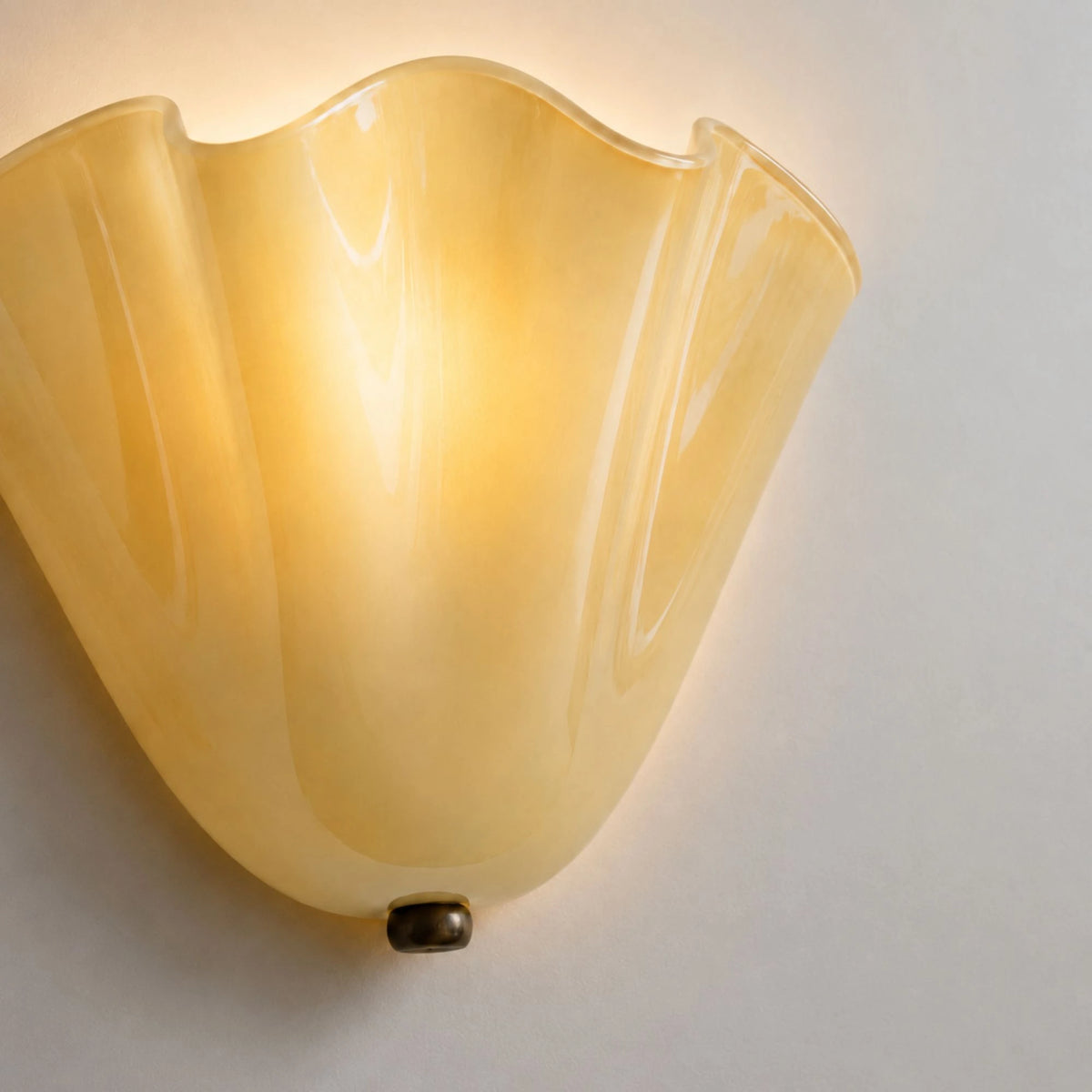 LuminaraShell | Elegant Vintage Stained Glass Wall Sconce Light