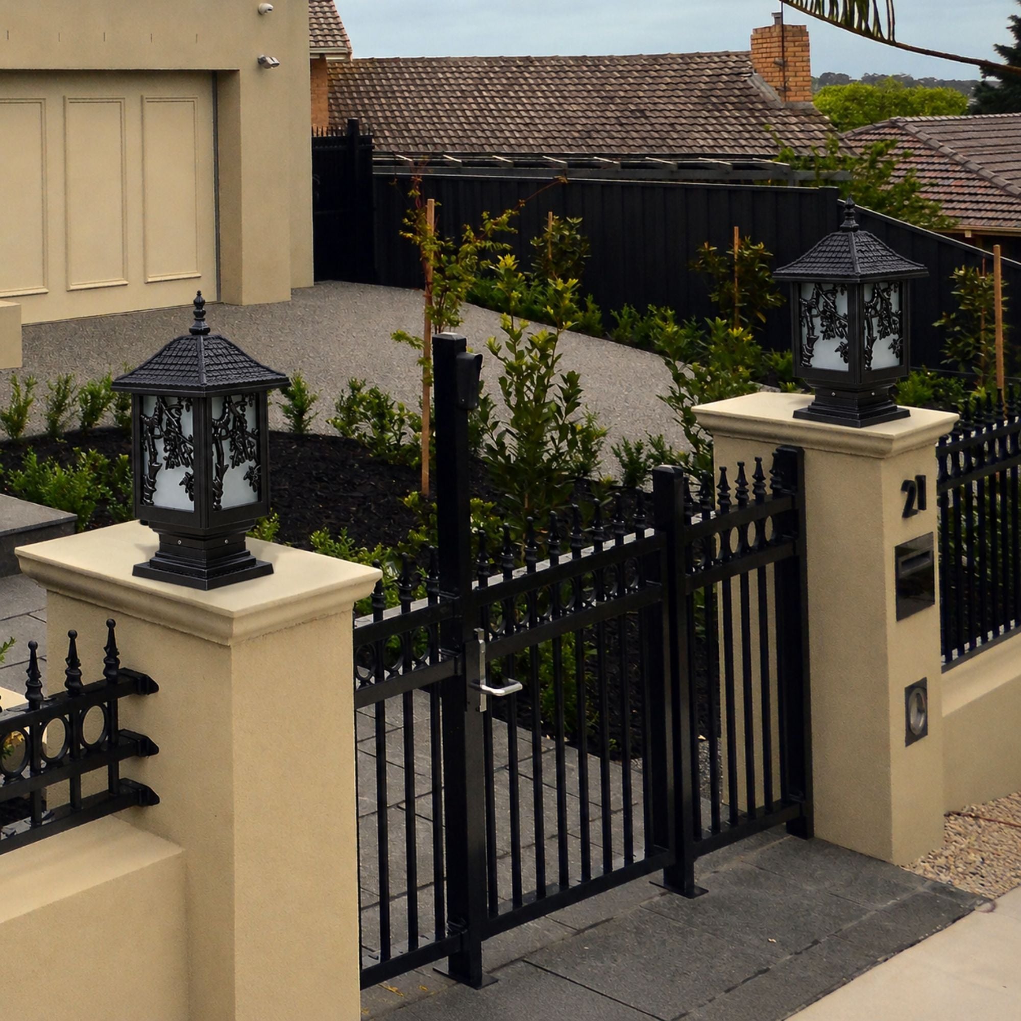 IsliLight | Elegant Floral Metal Outdoor Wall Lantern for Garden Pathways