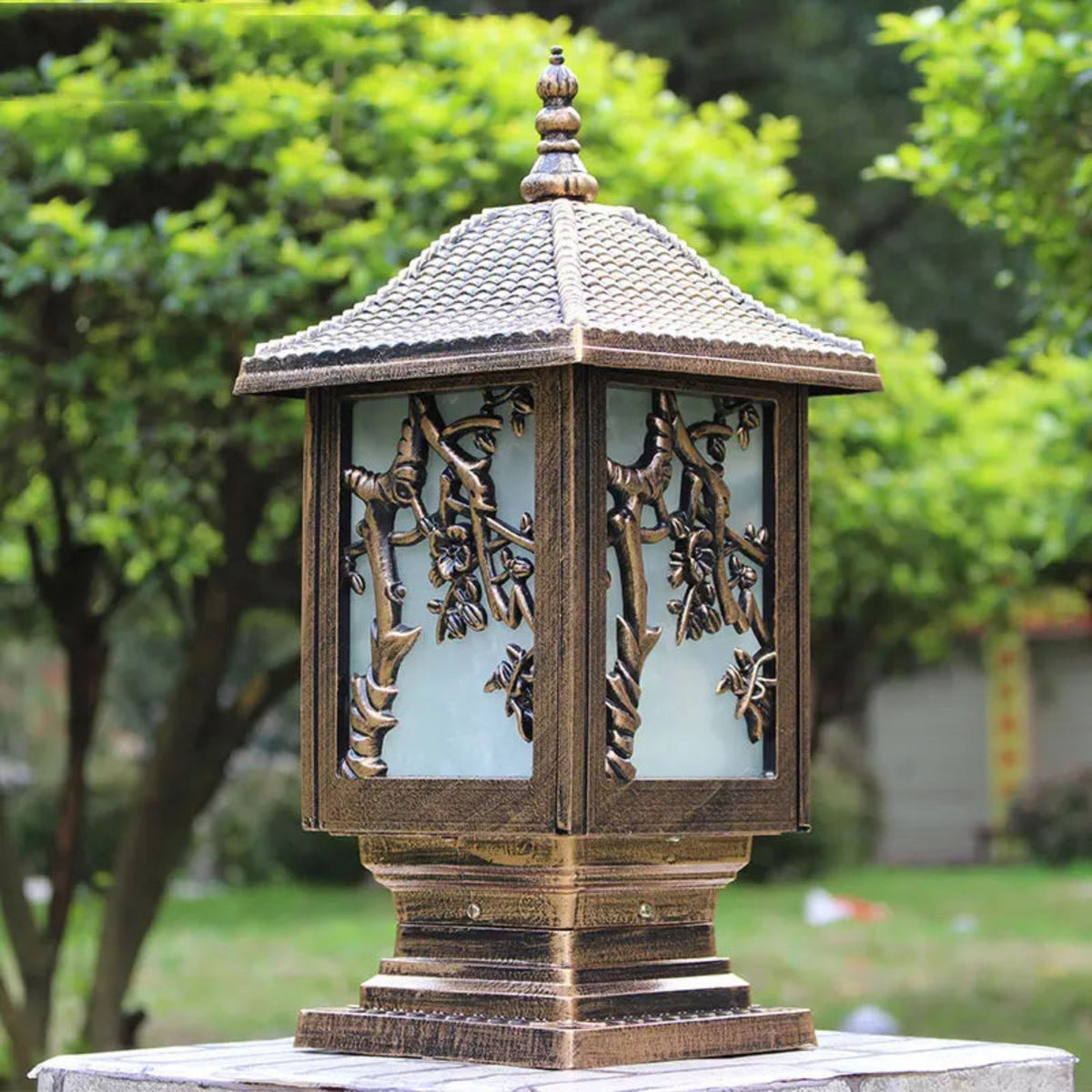 IsliLight | Elegant Floral Metal Outdoor Wall Lantern for Garden Pathways