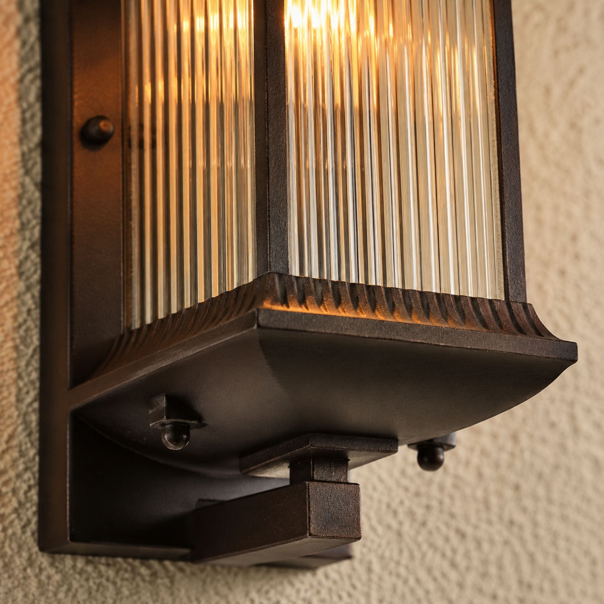 IlyxGlass | Elegant Weather-Resistant Outdoor Wall Sconce Fixture