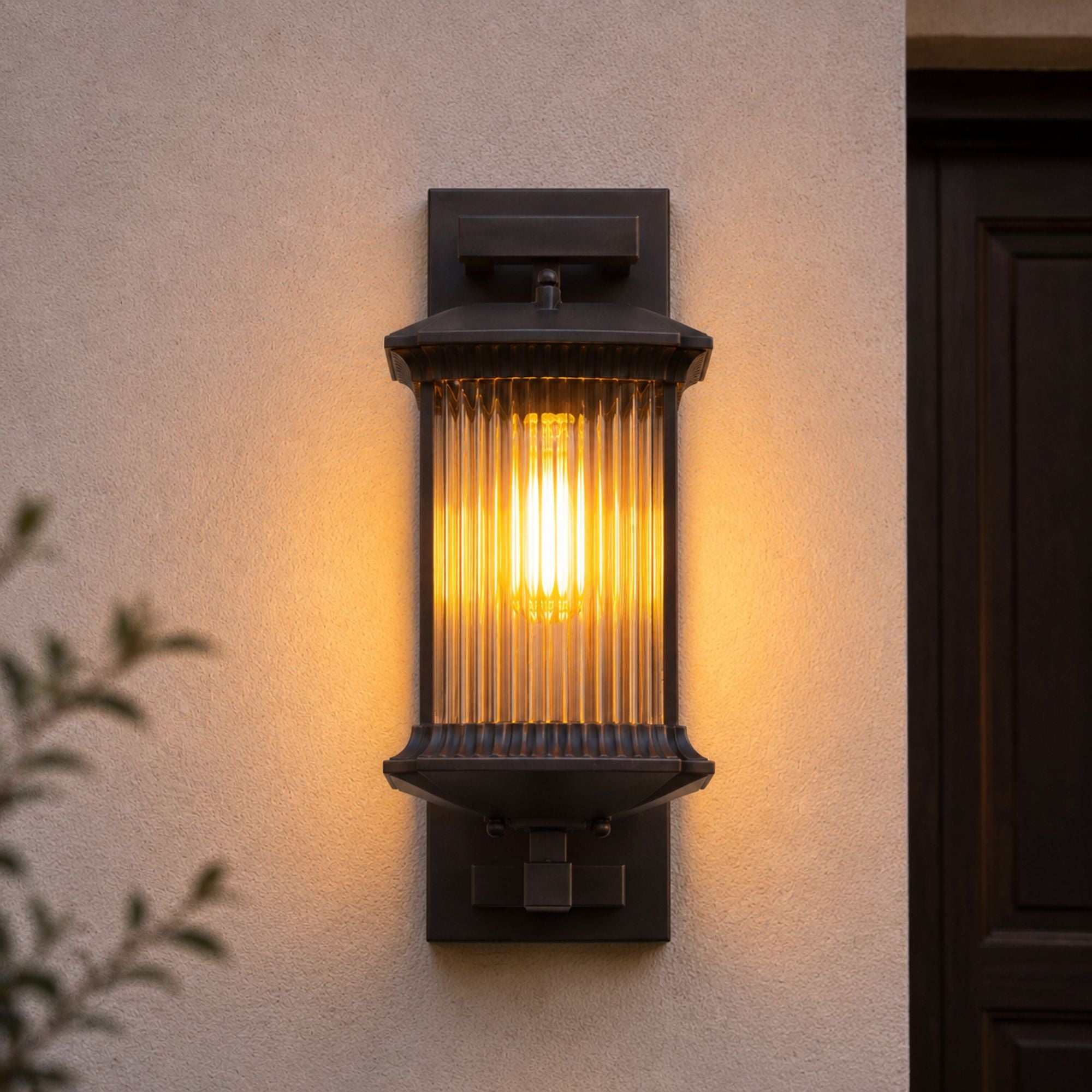 IlyxGlass | Elegant Weather-Resistant Outdoor Wall Sconce Fixture