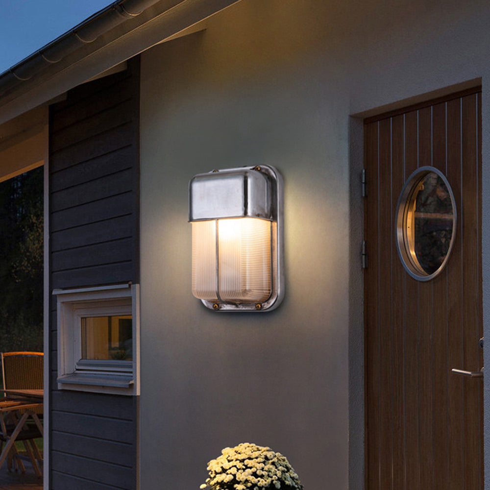Geometra | Elegant Contemporary Outdoor Wall Lamp with Glass Accents 2