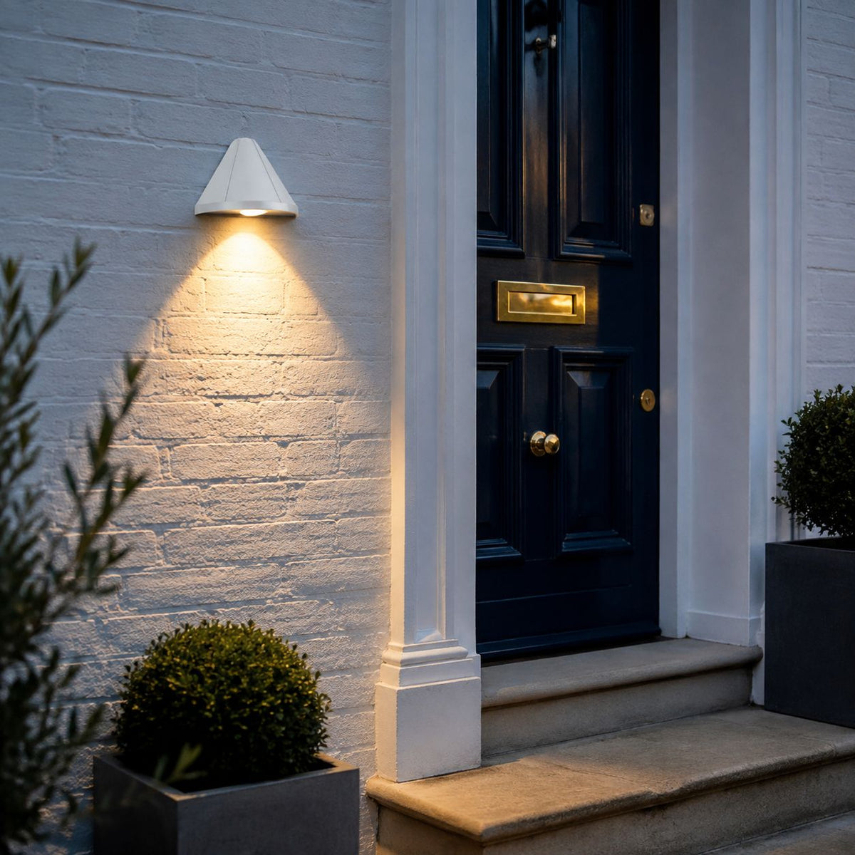 Luminara | Modern Stylish Metal Outdoor Wall Sconce for Elegant Illumination