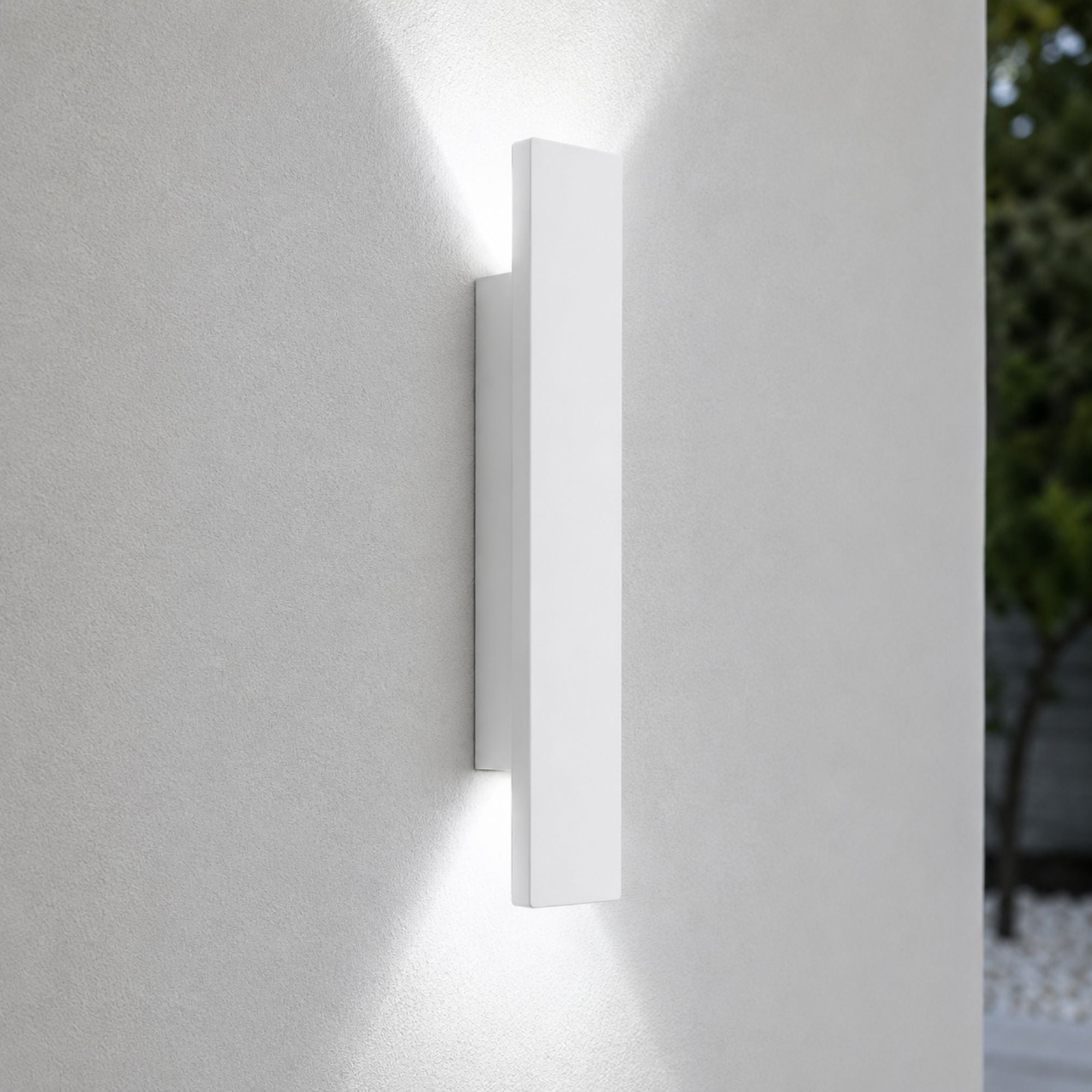 White - Cool white (5500-7000K) - 
18W (7CM*41CM*3.8CM)