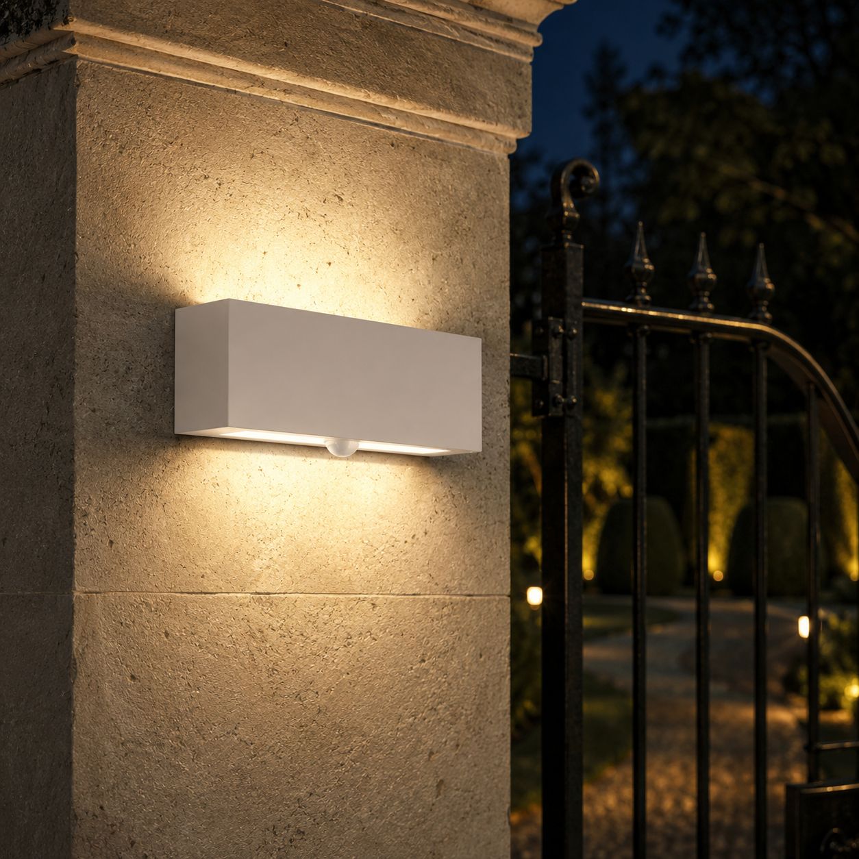 Up and down wall light, warm 3000K, 24W white, with PIR sensor