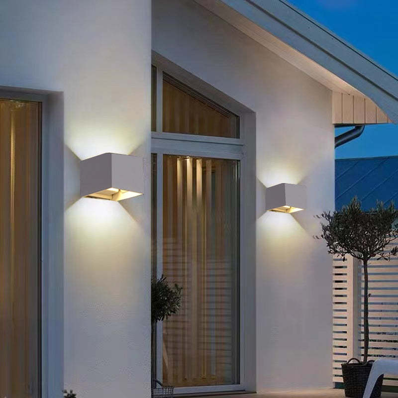 NexuLight | Adjustable Elegant Outdoor Wall Lamp with LED Bulb 3