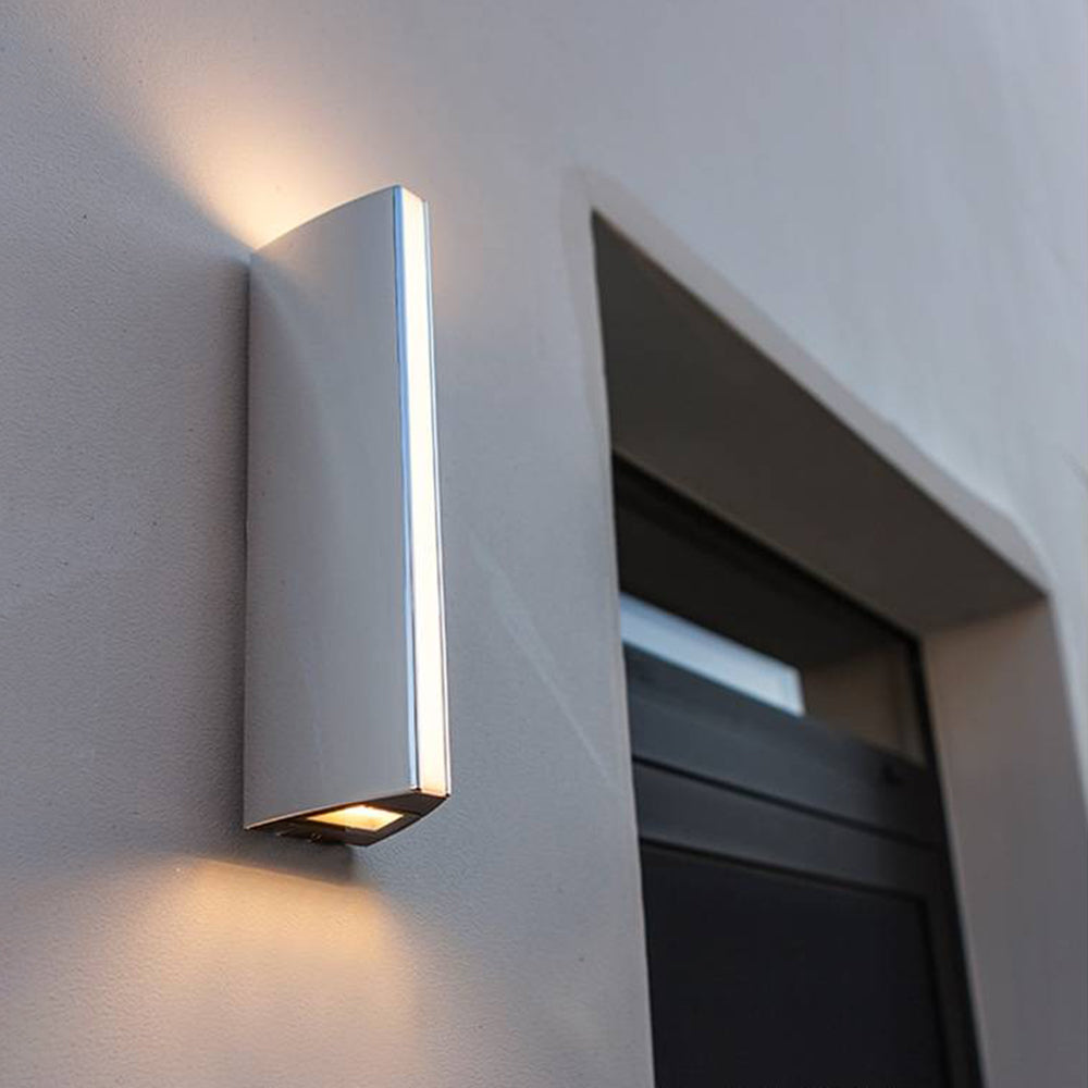 PrismaLight | Sleek Modern Triangular Outdoor Wall Lamp 4