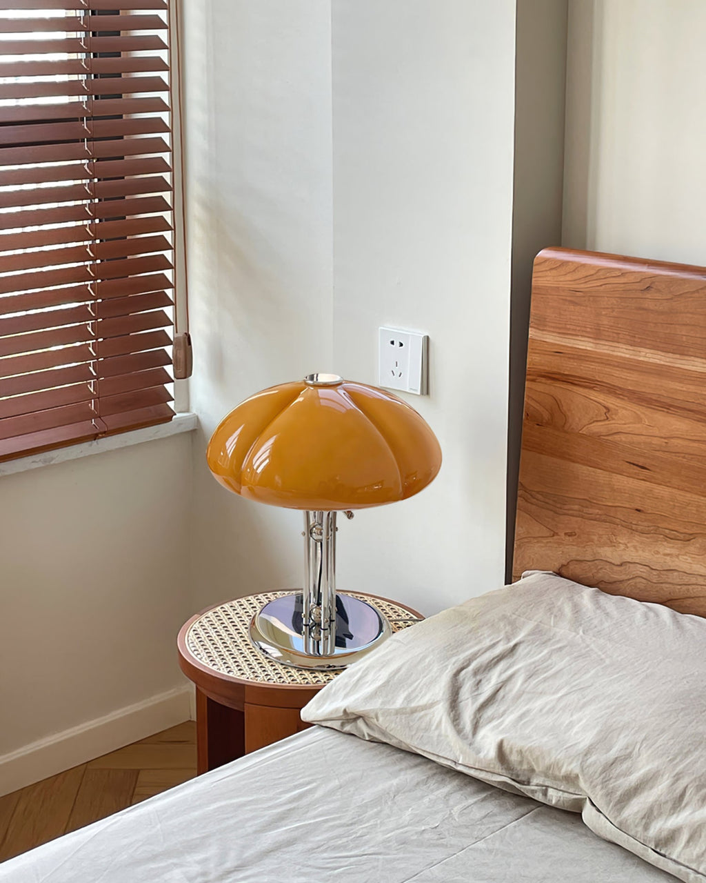 Quadrifoglio | Stylish Modern Table Lamp for Cozy Living Room Ambiance 6