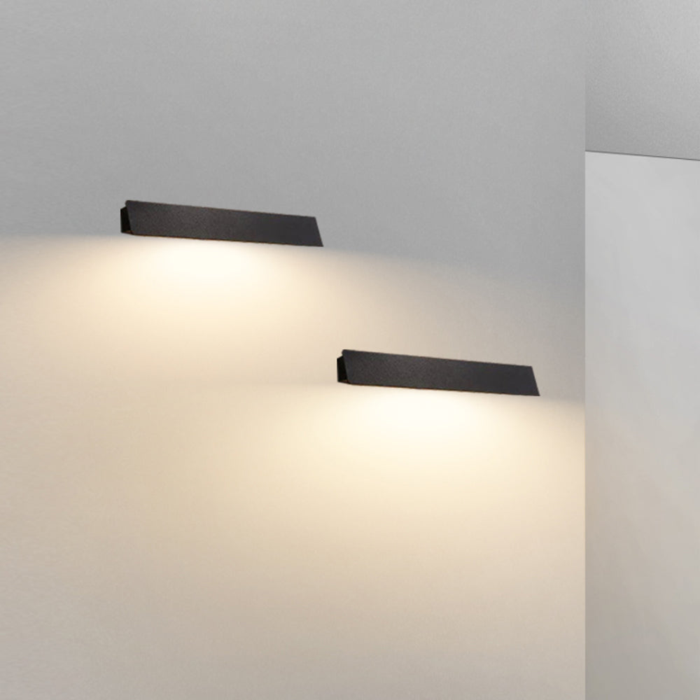 RayMetal | Sleek Modern Outdoor Wall Lamp with Warm Light 4