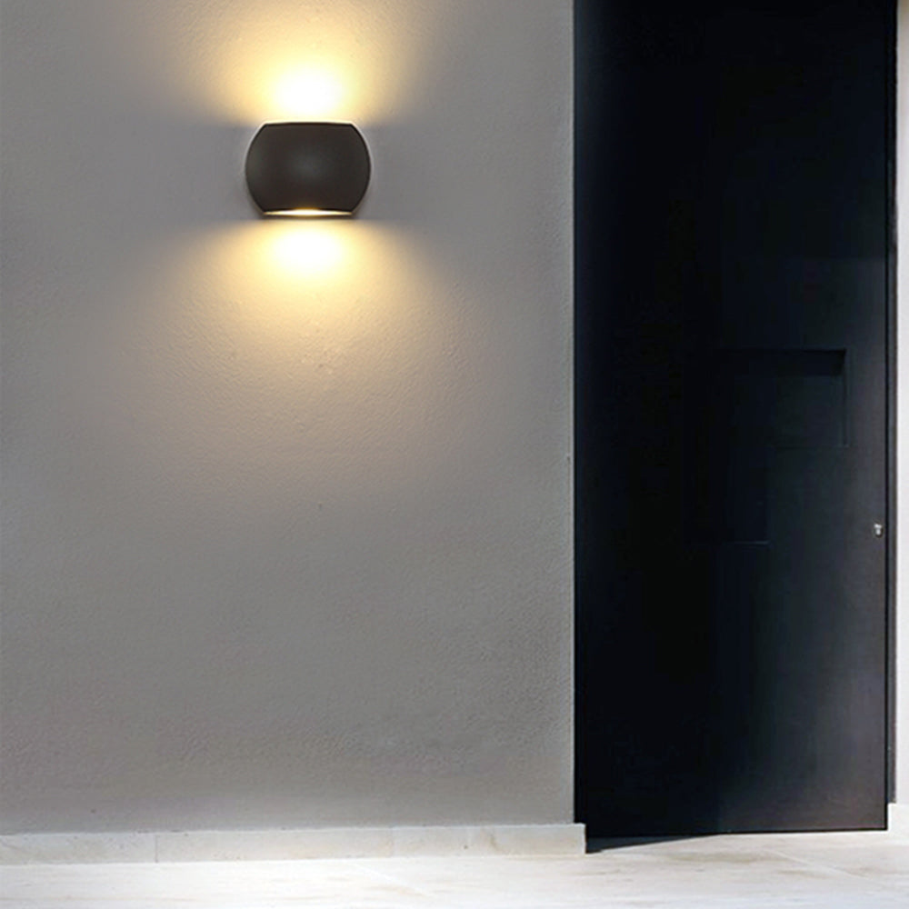 Raylight | Sleek Modern Outdoor Wall Lamp with Geometric Design 1