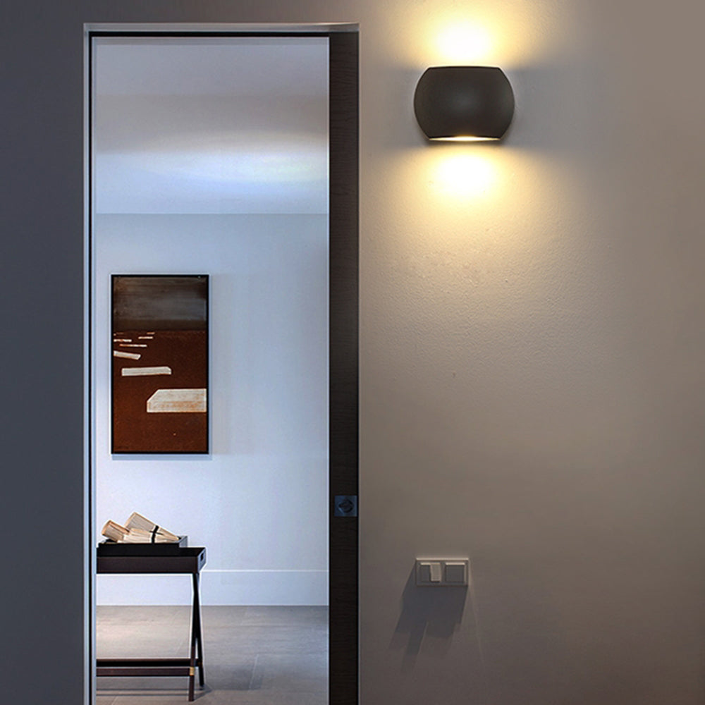 Raylight | Sleek Modern Outdoor Wall Lamp with Geometric Design 3