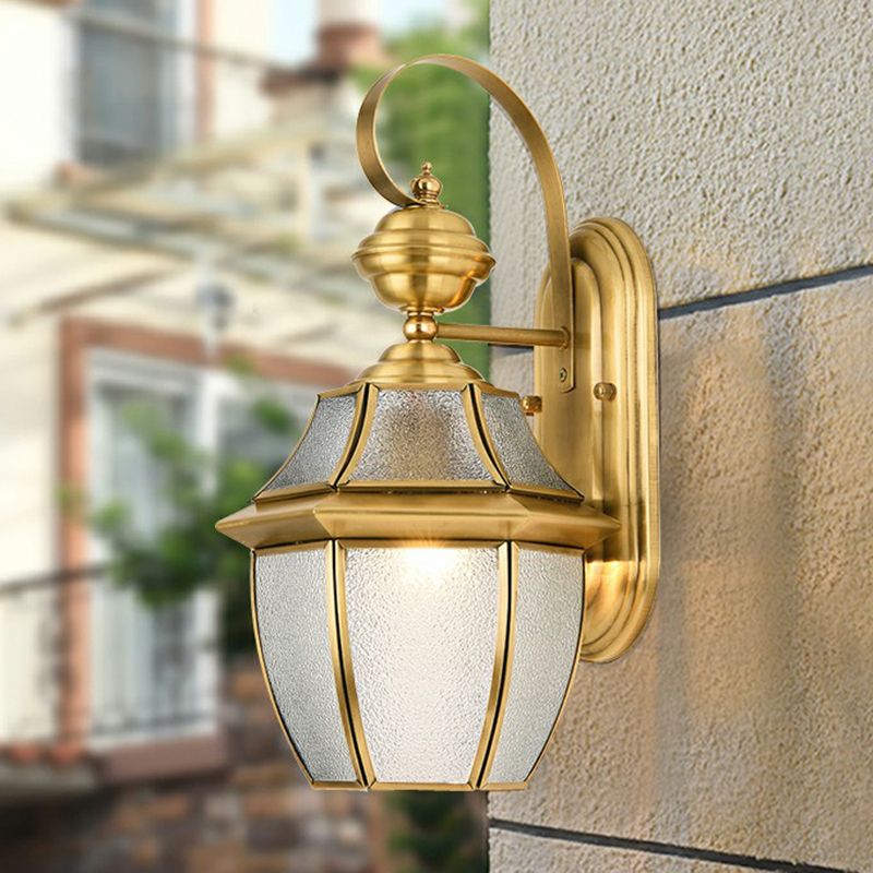 SilvaGlow | Elegant Vintage Metal Outdoor Wall Lamp in Gold 4