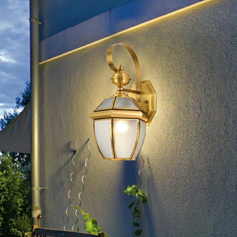 SilvaGlow | Elegant Vintage Metal Outdoor Wall Lamp in Gold 5