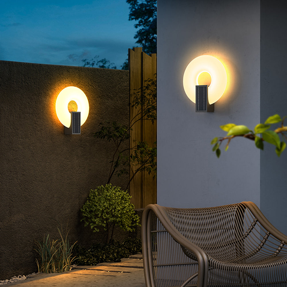 Solara | Stylish Solar-Powered Outdoor Wall Light Fixture 0