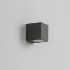 TavonLight | Elegant Minimalist Black Metal Outdoor Wall Lamp 0