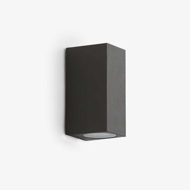 TavonLight | Elegant Minimalist Black Metal Outdoor Wall Lamp 1