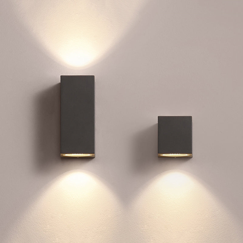 TavonLight | Elegant Minimalist Black Metal Outdoor Wall Lamp 2