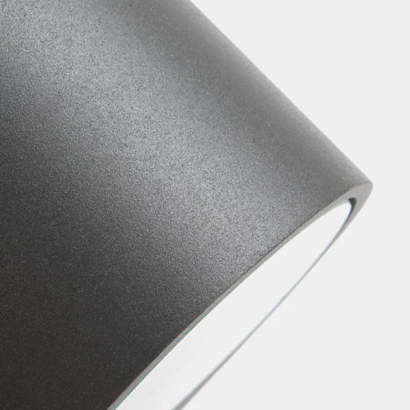 TavonLight | Elegant Minimalist Black Metal Outdoor Wall Lamp 8