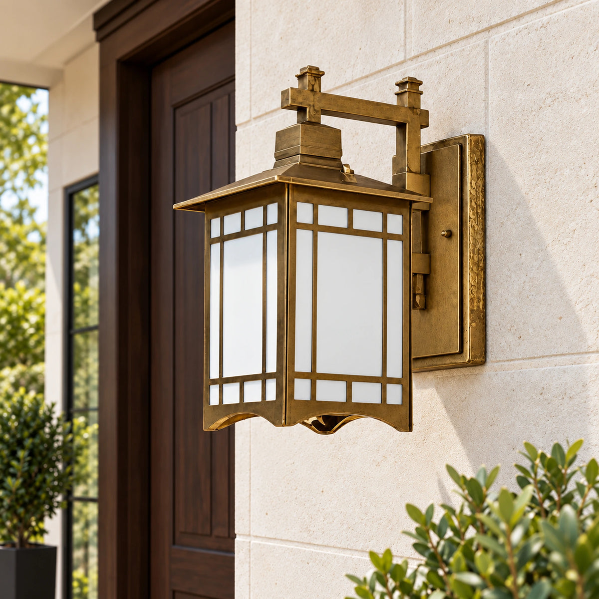 Solmere | Classic Outdoor Wall Lantern in Aluminium & Glass, Solar or Hardwired, Warm 3000K