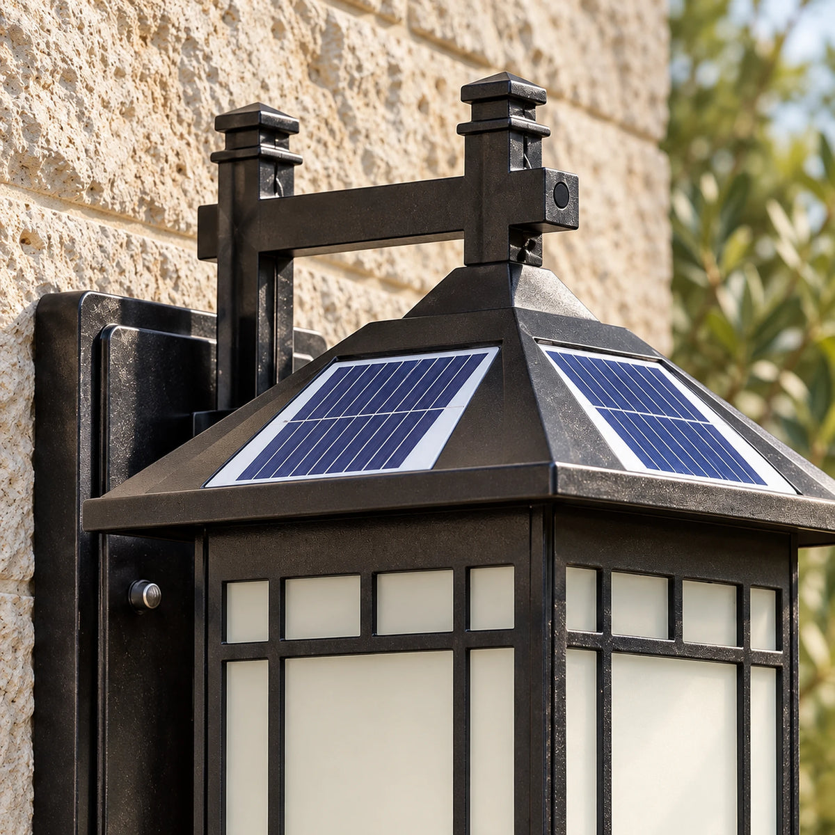 Solmere | Classic Outdoor Wall Lantern in Aluminium & Glass, Solar or Hardwired, Warm 3000K