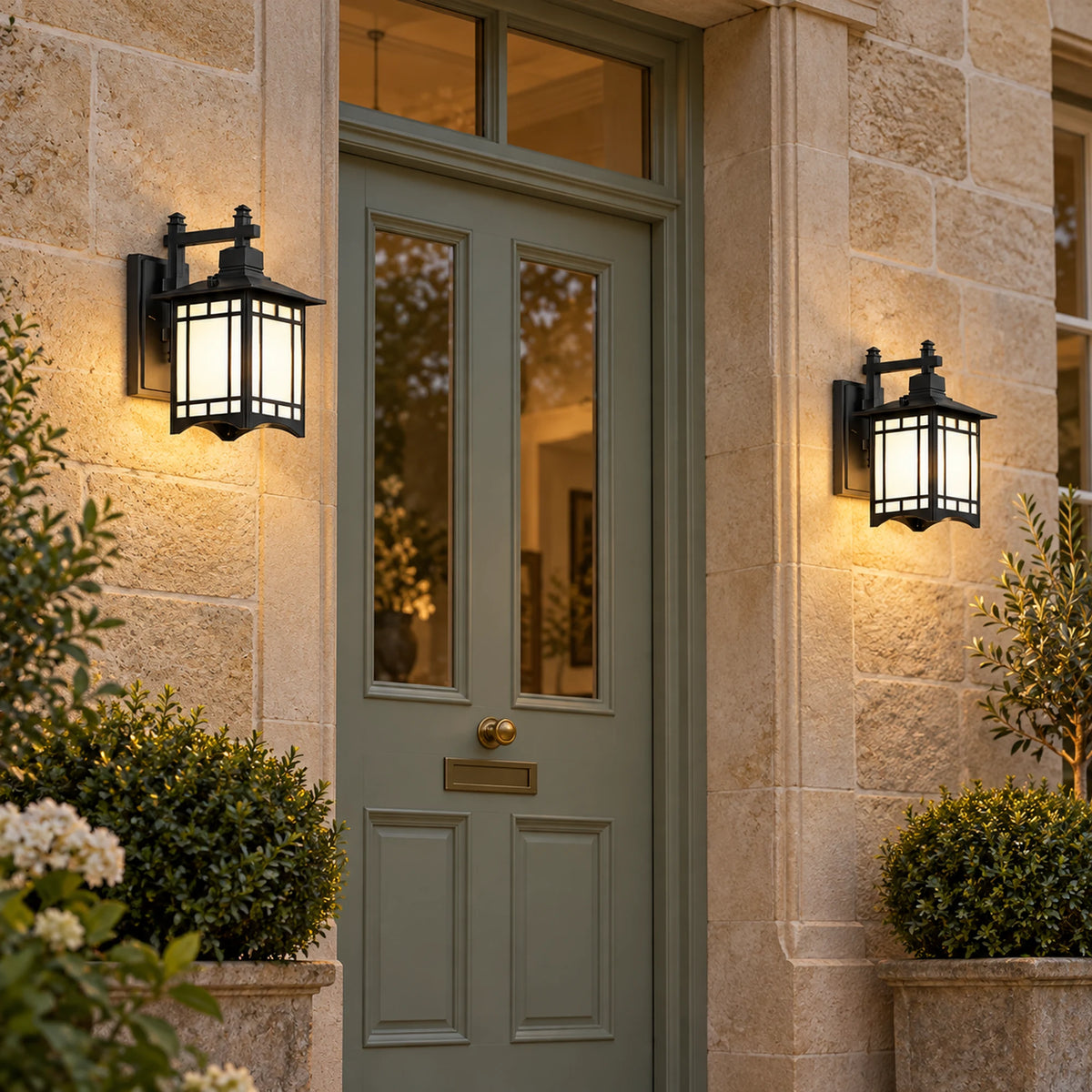 Solmere | Classic Outdoor Wall Lantern in Aluminium & Glass, Solar or Hardwired, Warm 3000K