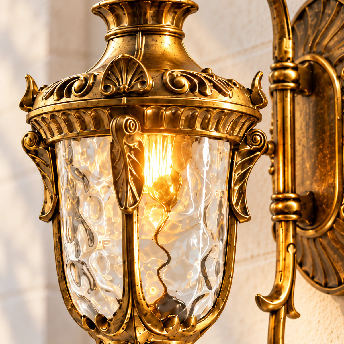 Close-up of the Flutera gold-finish decorative rim, curved ribs and illuminated textured glass.